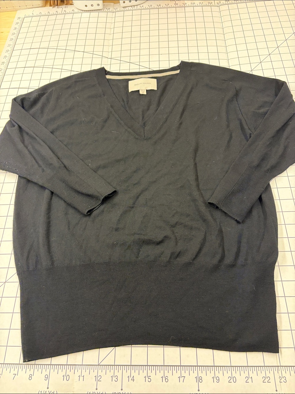 Brochu Walker 100% Wool V-Neck Pullover Sweater Black Size Medium